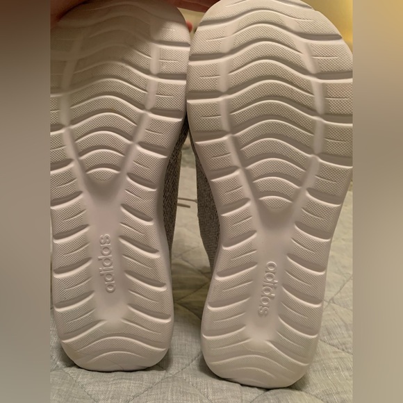 Like New Women’s Adidas Cloudfoam Sneaker - Picture 15 of 15